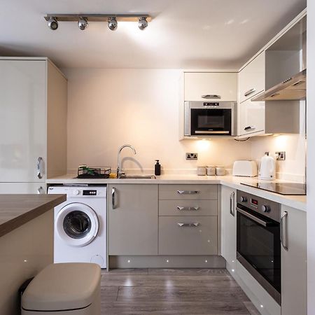 Modern 2 Bed Apartment Near Gatwick Crawley  Exteriér fotografie