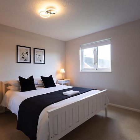 Modern 2 Bed Apartment Near Gatwick Crawley  Exteriér fotografie