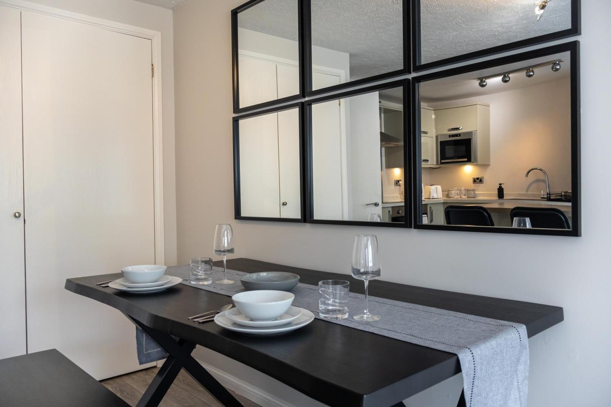 Modern 2 Bed Apartment Near Gatwick Crawley  Exteriér fotografie