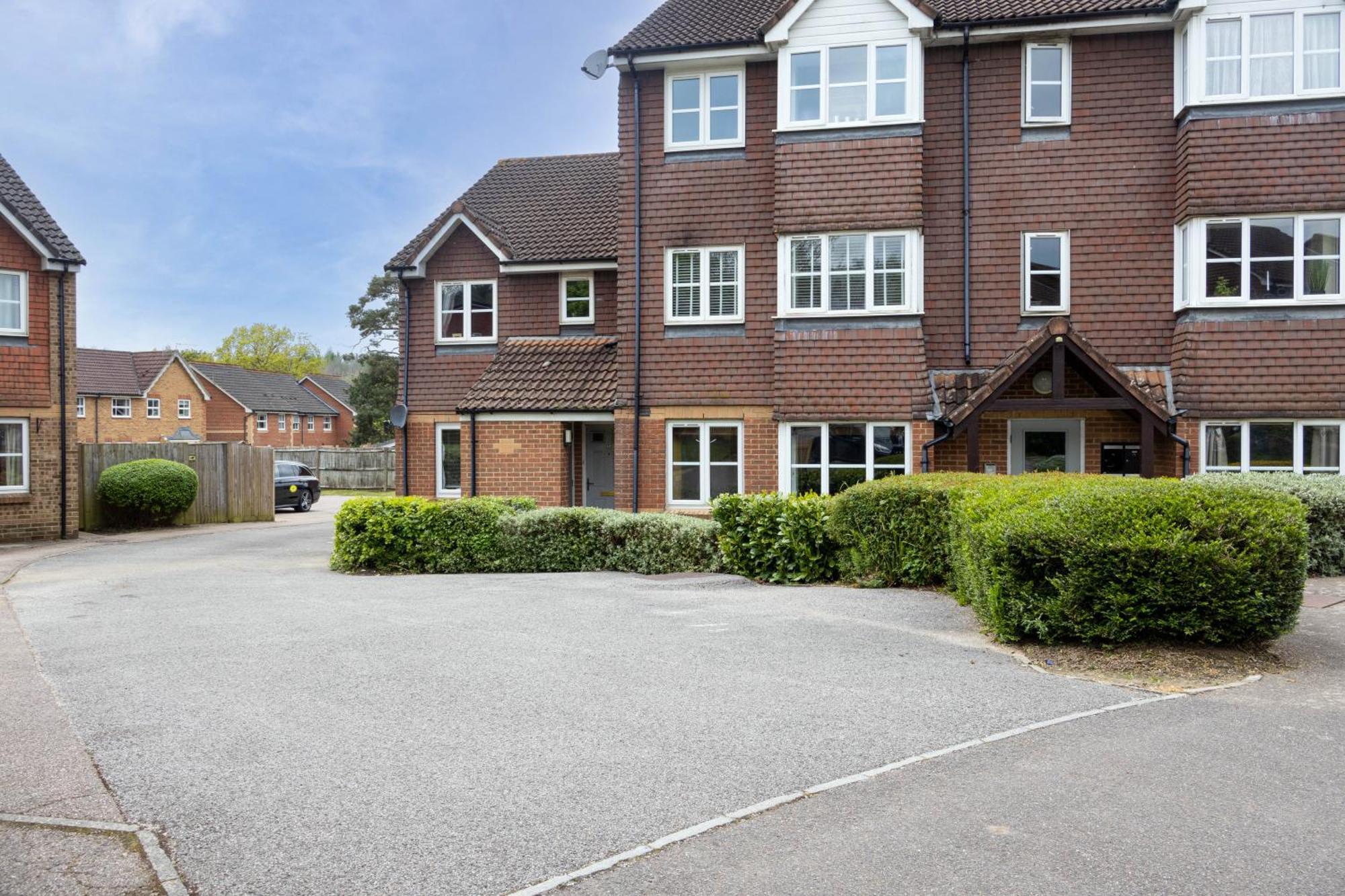 Modern 2 Bed Apartment Near Gatwick Crawley  Exteriér fotografie